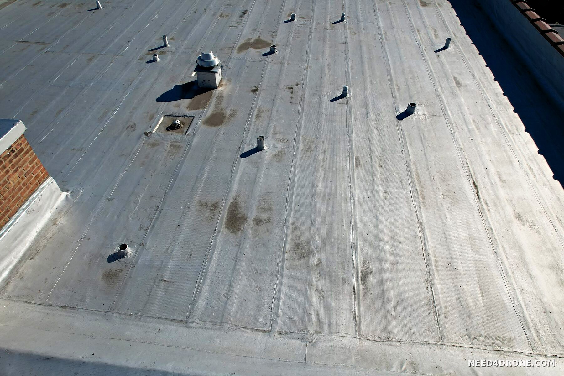 Interior roof drain and mushroom vent